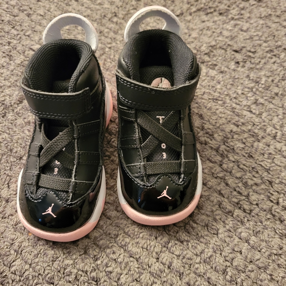 Jordan baby shoes size 4c